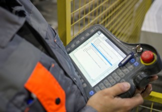 Сделано в России: история робота, который умеет полировать волну гранита