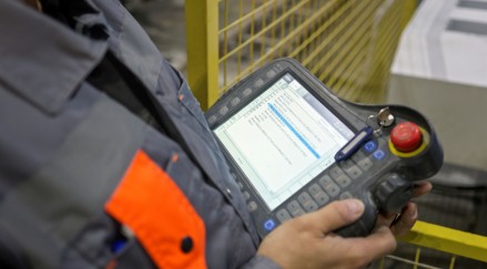 Сделано в России: история робота, который умеет полировать волну гранита