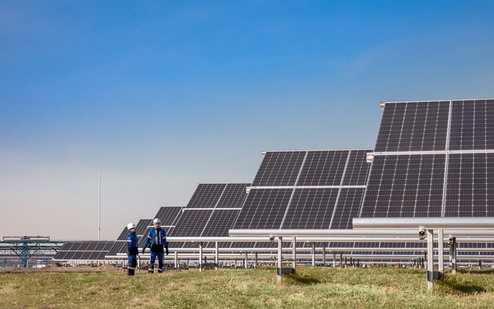Солнечная электростанция обеспечит электричеством непроизводственные объекты омского завода: столовую, систему наружного освещения и административно-бытовые корпуса