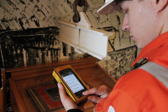 На шахте «Заполярная» компании «Воркутауголь» тестируют 12 подземных смартфонов 