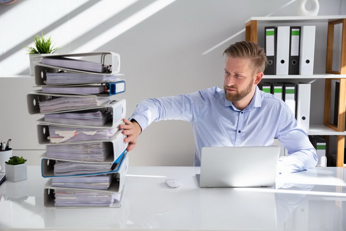 Обработка бумажных документов может отнимать у сотрудника половину его рабочего времени
