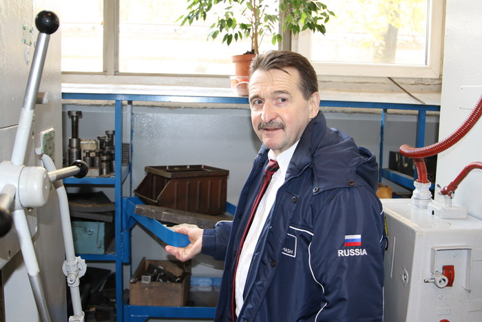 Владимир Соловьев, начальник цеха подготовки производства: «Одна из наших целей – добиться не менее 70% времени полезной работы станков»