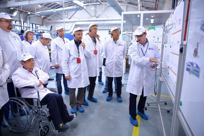 В сентябре 2018 года легендарный специалист по бережливому производству Нампати Хаяси, советник корпорации «Тойота», посетил предприятие «Аэрозоль Новомосковск». Рабочий визит был организован Федеральным центром компетенций.