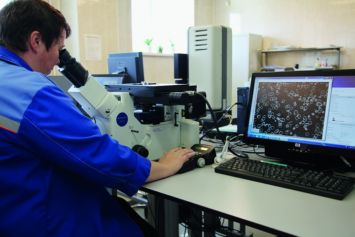 Контроль микроструктуры металлургических образцов производится на инвертированном металлографическом микроскопе Olympus (Япония)